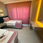 Lina Life Apartment *